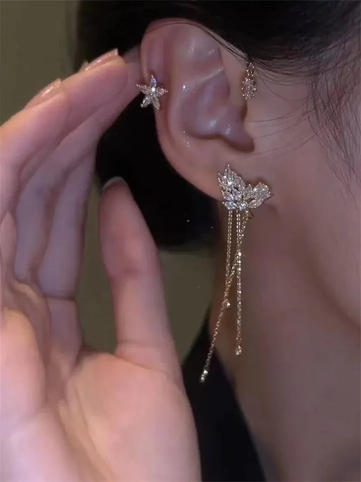 きらめくタッセルイヤリング