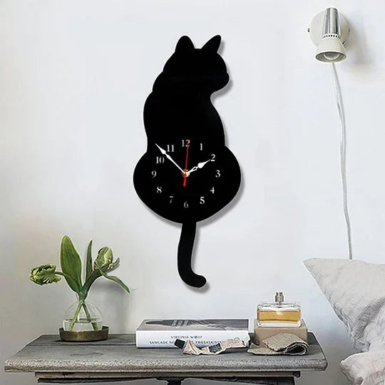 北欧猫のしっぽを振る壁掛け時計